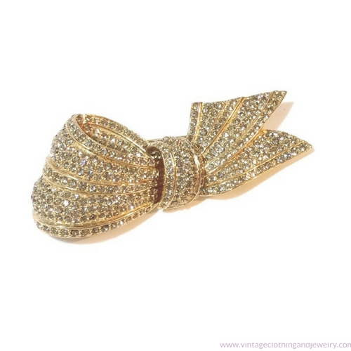 Ciner bow brooch, made in the USA, Ciner is well made and solid. Find it at the Chicago Vintage Clothing and Jewelry show in February.