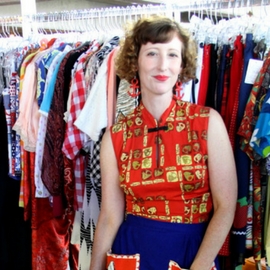 Amy of Viva La Vintage at the Chicago Vintage Clothing and Jewelry Show